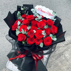 Bó hoa Hồng đỏ mix lá bạc