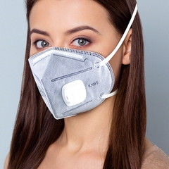 Khẩu trang KN95 chứa than hoạt tính 5 lớp Đeo qua đầu và Có Van, hiệu AMS, Model: A9542V, hộp 25 chiếc
