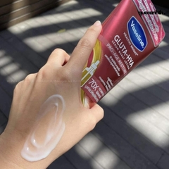 Dưỡng Thể Vaseline 70X Đỏ Gluta-Hyal 300ml