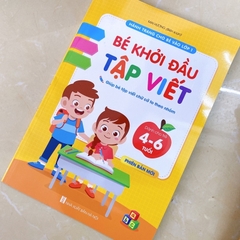 Bé khởi đầu tập viết