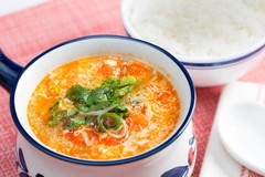 2 Cách nấu canh cà chua trứng ngon cho bữa cơm gia đình