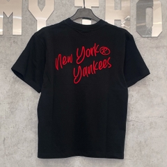 Áo New Era Đen Chữ Đỏ