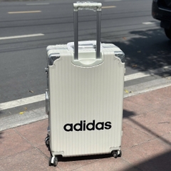 Vali Adidas Size 28 White