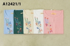 Áo Kiểu Linen Tay Ngắn Thêu Họa Tiết - A12421/1