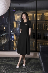 SWANLAKE | Váy Đầm Midi Nữ Phom A Vải Thun Dày Cổ Tròn Tay Ngắn Có Túi Công Sở Đi Tiệc D13379MW01