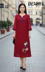 SWANLAKE | Váy Đầm Nữ Trung Niên Tặng Mẹ Suông Vải Xốp Hàn Thêu Hoa Cổ Chữ V Tay Lỡ D13489LW01