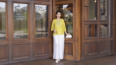 M COLLECTION | Áo Kiểu Nữ Trung Niên Tặng Mẹ Bà Cổ Tròn Vải Lụa Hàn Thêu Hoa Đính Nút Tay Lỡ A13023LW01