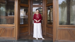 M COLLECTION | Áo Kiểu Nữ Trung Niên Tặng Mẹ Bà Cổ Tròn Vải Lụa Hàn Thêu Hoa Đính Nút Tay Lỡ A13023LW01