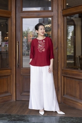 M COLLECTION | Áo Kiểu Nữ Trung Niên Tặng Mẹ Bà Cổ Tròn Vải Lụa Hàn Thêu Hoa Đính Nút Tay Lỡ A13023LW01