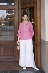 M COLLECTION | Áo Kiểu Nữ Trung Niên Tặng Mẹ Bà Cổ Tròn Vải Lụa Hàn Thêu Hoa Đính Nút Tay Lỡ A13023LW01