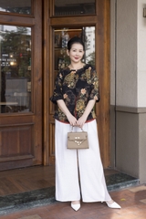 M COLLECTION | Áo Kiểu Nữ Trung Niên Tặng Mẹ Lụa Bông Hai Lớp Cổ Tròn Cài Nút Tay Lỡ Xẻ Tà A13256LW01