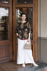 M COLLECTION | Áo Kiểu Nữ Trung Niên Tặng Mẹ Lụa Bông Hai Lớp Cổ Tròn Cài Nút Tay Lỡ Xẻ Tà A13256LW01