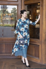 M COLLECTION | Váy Đầm Nữ Trung Niên Tặng Mẹ, Bà Suông Tơ 2 Lớp Cổ Tròn Tay Lỡ In Hoa D13247LW01