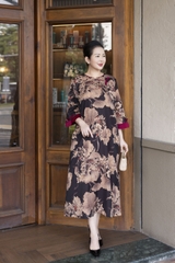 M COLLECTION | Váy Đầm Suông Nữ Trung Niên Tặng Mẹ, Bà Vải Lụa Hai Da Thêu Hoa Tay Lỡ D13203LW01