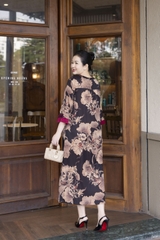 M COLLECTION | Váy Đầm Suông Nữ Trung Niên Tặng Mẹ, Bà Vải Lụa Hai Da Thêu Hoa Tay Lỡ D13203LW01