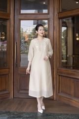 M COLLECTION | Váy Đầm Suông Nữ Trung Niên Tặng Mẹ Vải Tơ Thêu Hoa Hai Lớp Cổ Chữ V Tay Lỡ D13278LW01