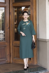 SWANLAKE | Váy Đầm Nữ Suông Vải Linen Thêu Hoa Cổ Tròn Tay Lỡ Có Túi Công Sở Thanh Lịch D13239LW01