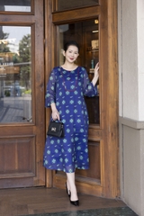 M COLLECTION | Váy Đầm Suông Nữ Trung Niên Tặng Mẹ Vải Tơ Bông Lót Tay Lỡ Cổ Tròn Đính Nút D13257LW01