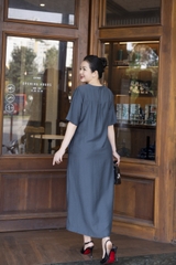 M COLLECTION | Váy Đầm Suông Nữ Trung Niên Tặng Mẹ Lụa Hàn Thêu Hoa Cổ Trụ Cài Nút Có Túi D12909LW01