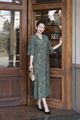 M COLLECTION | Váy Đầm Suông Nữ Trung Niên Tặng Mẹ, Bà Vải Lụa Bông Cao Cấp Cổ Trụ Tay Lỡ D13271LW01