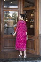 M COLLECTION | Váy Đầm Suông Nữ Trung Niên Tặng Mẹ Vải Tơ Bông Lót Tay Lỡ Cổ Tròn Đính Nút D13257LW01