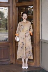 M COLLECTION | Váy Đầm Suông Nữ Trung Niên Tặng Mẹ, Bà Vải Lụa Hai Da Thêu Hoa Tay Lỡ D13203LW01