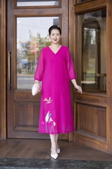 M COLLECTION | Váy Đầm Suông Nữ Trung Niên Tặng Mẹ, Bà Vải Đũi Hàn Thêu Hoa Hai Lớp Đính Nút D13276LW01