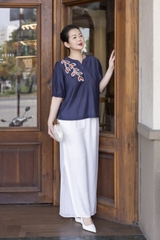 M COLLECTION | Áo Kiểu Nữ Trung Niên Tặng Mẹ, Bà Vải Tơ Cotton Thêu Hoa Tay Bí Lỡ Bo Chun A13212LW01