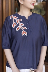 M COLLECTION | Áo Kiểu Nữ Trung Niên Tặng Mẹ, Bà Vải Tơ Cotton Thêu Hoa Tay Bí Lỡ Bo Chun A13212LW01