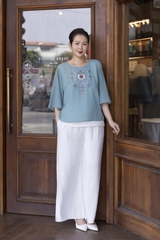 M COLLECTION | Áo Kiểu Nữ Trung Niên Tặng Mẹ Chất Vải Chiffon Thêu Hoa Cổ Tròn Tay Lỡ A13024LW01