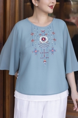 M COLLECTION | Áo Kiểu Nữ Trung Niên Tặng Mẹ Chất Vải Chiffon Thêu Hoa Cổ Tròn Tay Lỡ A13024LW01