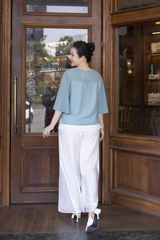 M COLLECTION | Áo Kiểu Nữ Trung Niên Tặng Mẹ Chất Vải Chiffon Thêu Hoa Cổ Tròn Tay Lỡ A13024LW01