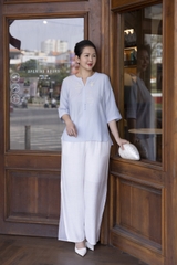 M COLLECTION | Áo Kiểu Nữ Trung Niên Tặng Mẹ Chất Vải Xô Tăm Thêu Hoa Đính Nút Tay Lỡ A12116LW01