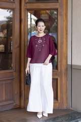 M COLLECTION | Áo Kiểu Nữ Trung Niên Tặng Mẹ Chất Vải Chiffon Thêu Hoa Cổ Tròn Tay Lỡ A13024LW01