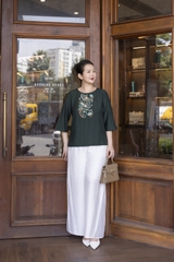 M COLLECTION | Áo Kiểu Nữ Trung Niên Tặng Mẹ Bà Cổ Tròn Vải Lụa Hàn Thêu Hoa Đính Nút Tay Lỡ A13023LW01