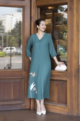 M COLLECTION | Váy Đầm Suông Nữ Trung Niên Tặng Mẹ, Bà Vải Đũi Hàn Thêu Hoa Hai Lớp Đính Nút D13276LW01