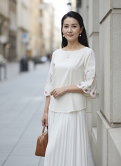 M COLLECTION | Áo Kiểu Nữ Trung Niên Tặng Mẹ Bà Cổ Tròn Tay Lỡ Vải Lụa Ý Thêu Hoa Cao Cấp A12866