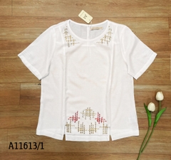 Áo Kiểu Linen Wash Tay Ngắn Thêu Họa Tiết - A11613/1