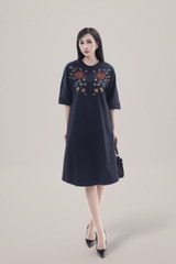 SWANLAKE | Váy Đầm Nữ Suông Chất Vải Cotton Thêu Hoa Cổ Cổ Tròn Tay Lỡ Công Sở Thanh Lịch D13070LW01