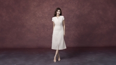 SWANLAKE | Váy Đầm Nữ Midi Cổ Chữ V Cài Nút Xếp Ly Vải Linen Tay Ngắn Thắt Eo Xẻ Tà Công Sở D13288LW01