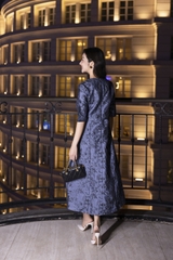 SWANLAKE | Váy Đầm Maxi Nữ Vải Gấm Hoa Tafta Cổ Tròn Tay Lỡ Có Túi Sang Trọng Đi Tiệc D13378LW01