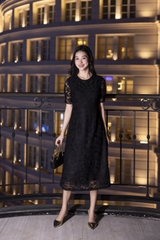 SWANLAKE | Váy Đầm Midi Nữ Phối Ren Thêu Hoa 2 Lớp Cổ Tròn Tay Ngắn Chiết Eo Tiệc Sang Trọng D13385LW01