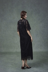 SWANLAKE | Đầm Tiệc Phuom Suông Ren Dài Qua Gối D13317LW01