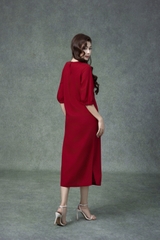 SWANLAKE | Váy Đầm Nữ Midi Suông Vải Linen Thêu Họa Tiết Cổ Tròn Tay Lỡ Có Túi Xẻ Tà Công Sở D13149LW01