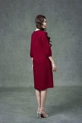 SWANLAKE | Váy Đầm Nữ Midi Suông Vải Linen Thêu Hoa Cổ Tròn Cài Nút Tay Lỡ Có Túi Công Sở D13179LW01