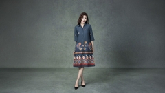 SWANLAKE | Váy Đầm Nữ Midi Tay Lỡ Cổ Sơ Mi Vải Lụa Dày In Hoa Có Túi Công Sở Dạo Phố D13263LW01