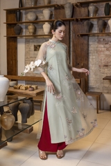 SWANLAKE | Áo Dài Cách Tân Nữ Phom Suông Tà Kép Cổ Trụ Chất Vải Tơ Ép Thêu Hoa Tay Lỡ L13254LW01