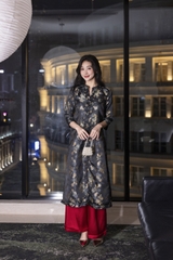 SWANLAKE | Áo Dài Cách Tân Nữ Phom Suông Cổ Chữ V Cài Nút Tay Lỡ Vải Gấm Tafta Hoa Tết L13371LW01