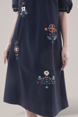 SWANLAKE | Váy Đầm Nữ Suông Vải Cotton Thêu Hoa Cổ Sơ Mi Tay Ngắn Phồng Công Sở Thanh Lịch D13077LW01