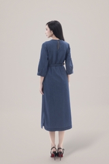 SWANLAKE | Váy Đầm Denim Phom Suông Xẻ Tà Tay Lỡ Cổ Tròn Vải Jean Wash Thêu Hoa Dây Thắt Eo D13016LW01